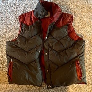 Men's Vintage Woolrich Down Vest.  Awesome condition & all the feels!